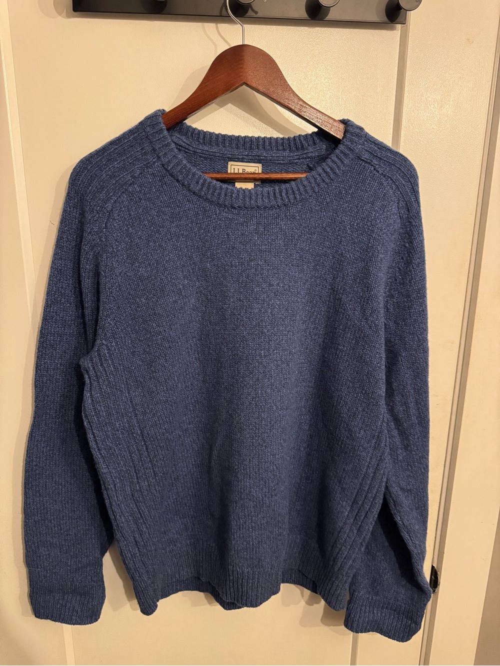 LL Bean Men's 100% Lambs Wool Sweater (L)